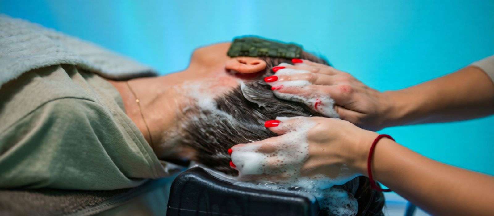 woman getting scalp massage at Head spa near Beverly Hills